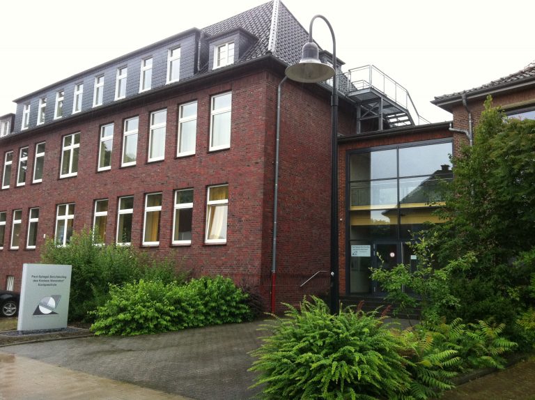 Schule – Schimmel, feuchte Wand